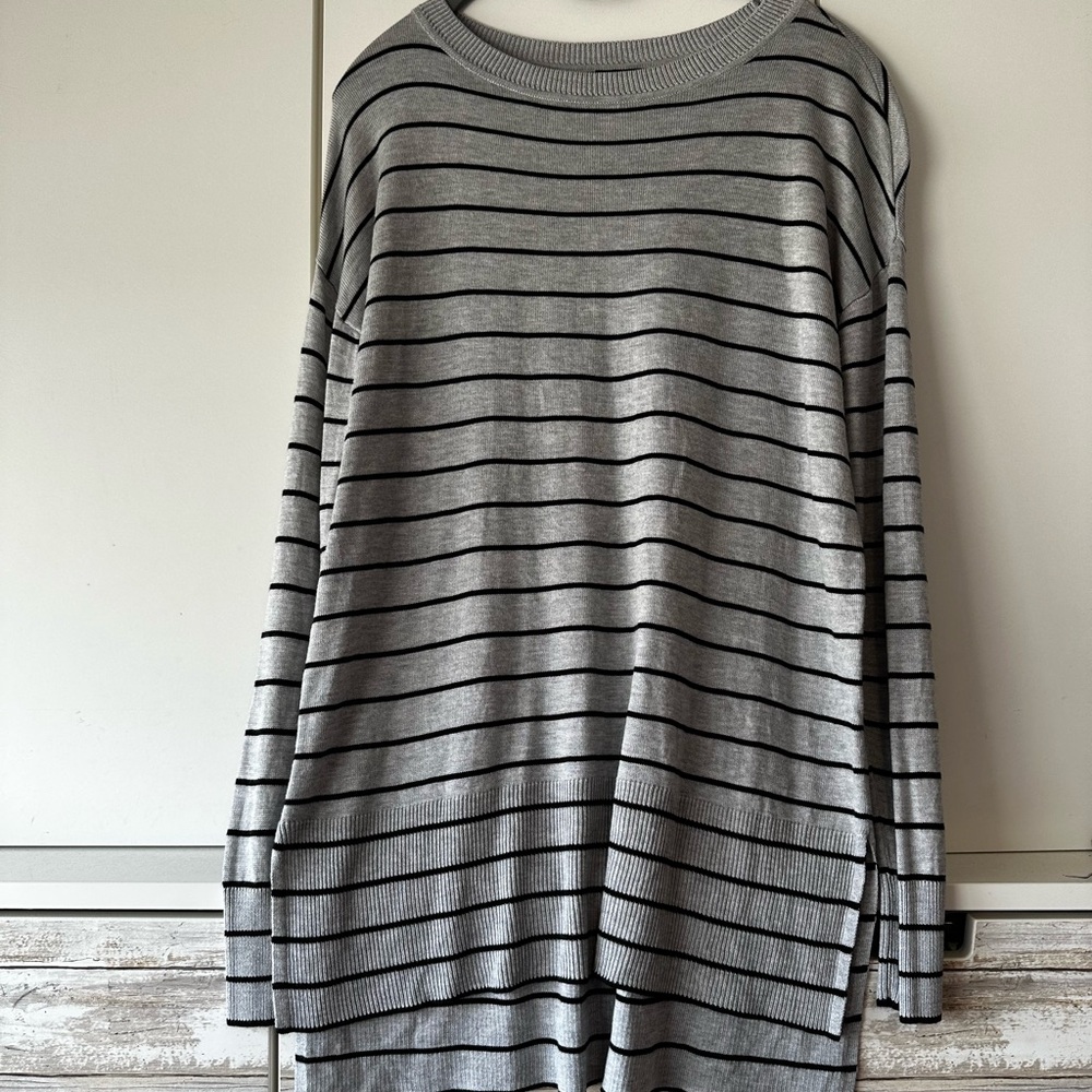 🩶🖤 Worthington Gray & Black Striped Crew Neck Sweater Size S